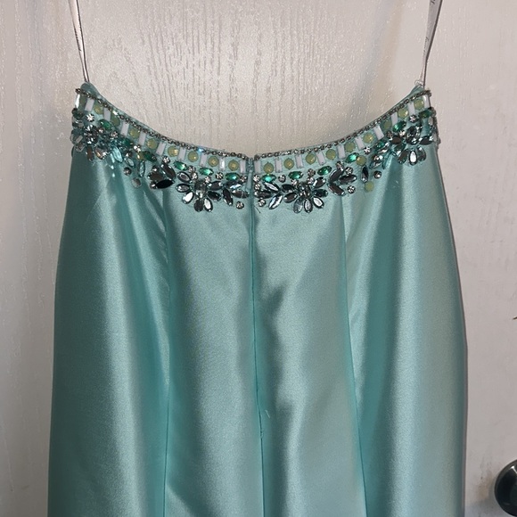 Tiffany Designs, Size 0, 2 Piece White and Mint Green Formal - Picture 7 of 8